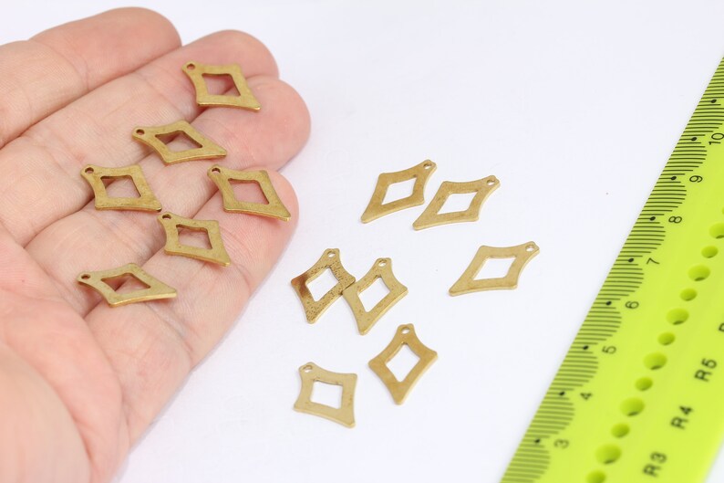 12x17mm Raw Brass Triangle Disc, Triangle Pendant,Bar  MTE552