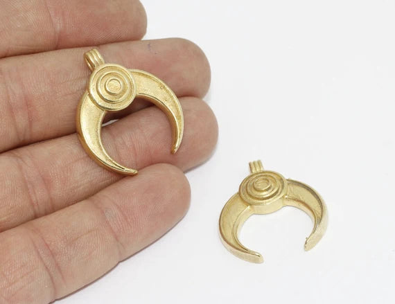 26x31mm Raw Brass Horn Charms, Horn Pendant, Horn  SOM73