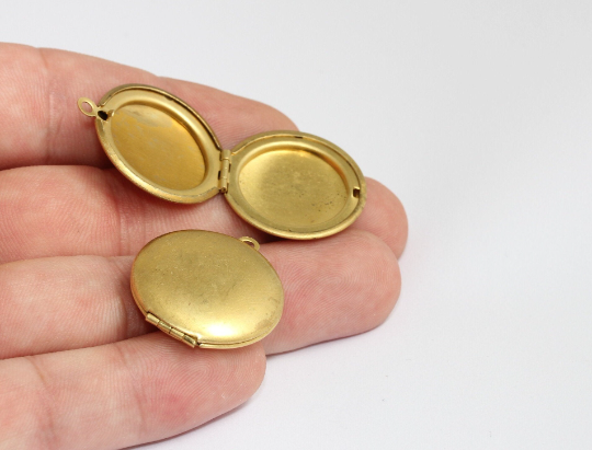 25x30mm Raw Brass Locket Frame, Vintage Engraving , CHK536